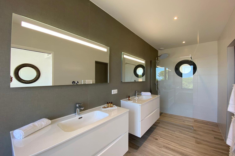 Bathroom 3, Villa Maria 12 pers piscine chauffee 5 min plage en voiture, Corse-du-Sud