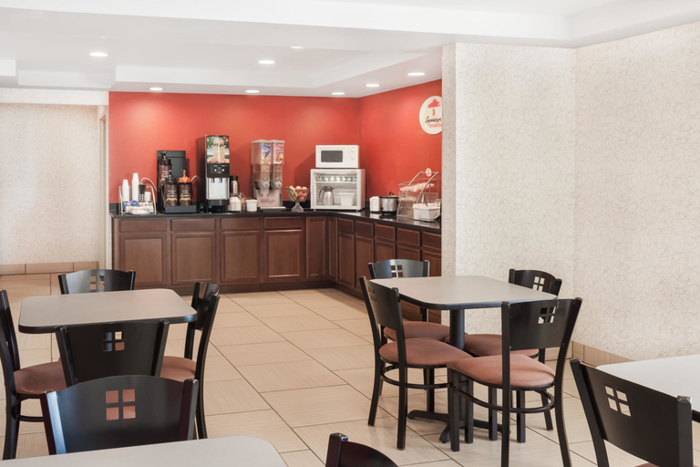 Food & Drinks 5, Travelodge By Wyndham Fort Wayne North, Allen
