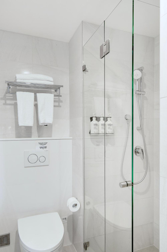 Bathroom 14
