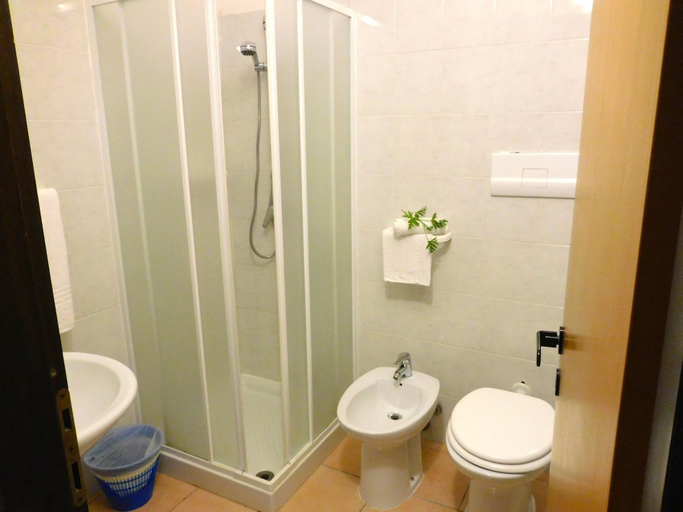 Bathroom 4, Residence La Pineta, Nuoro
