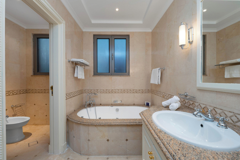 Bathroom 3, Maison Privee - Exclusive Villa w/ Private Pool, Garden and Beach, Dubai