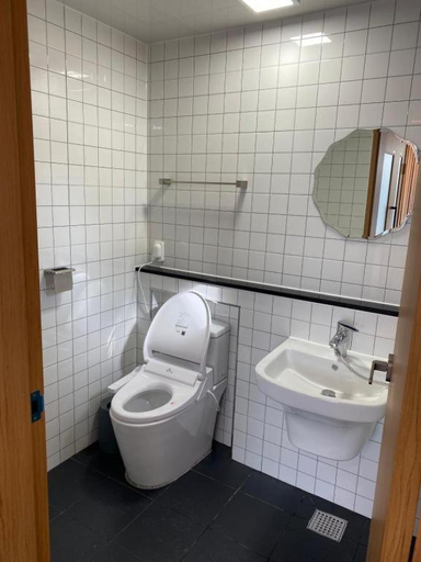 Bathroom 5, 38th Street Guesthouse, Muan