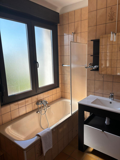 Bathroom 2, hotel restaurant le S'Y, Moselle