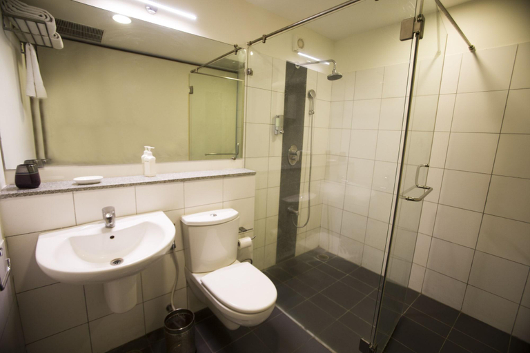 Bathroom 3, Grand Kubera, Viluppuram