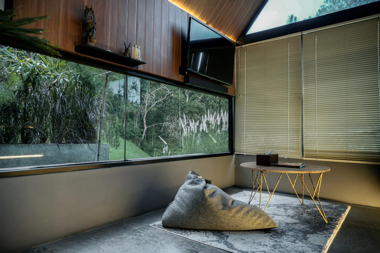 Exterior & Views 22