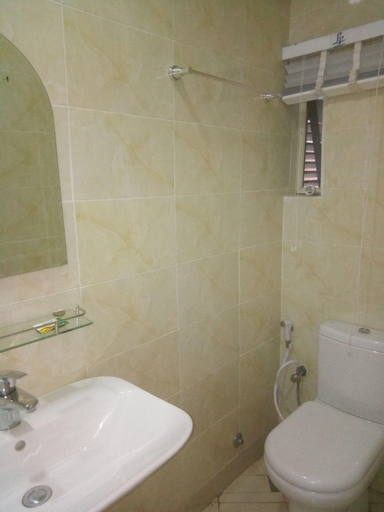 Bathroom, Angel Park Place Hotel, AbujaMun