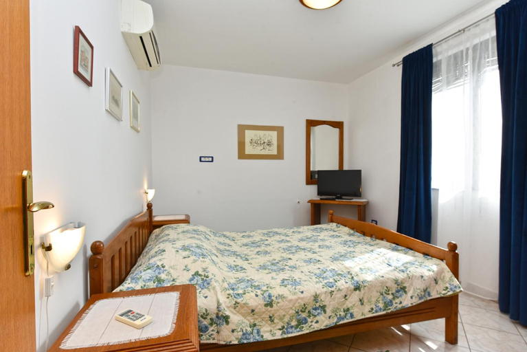 Others 4, Apartments Anka 372, Medulin