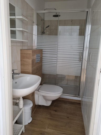 Bathroom 2, Willa ALBATROSA 9, Puck