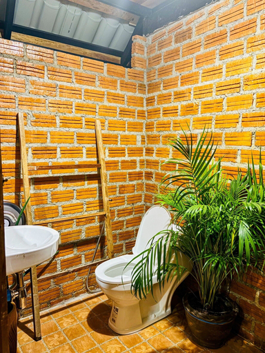 Bathroom 4, Deetorjai Farmstay Nan, Chiang Klang
