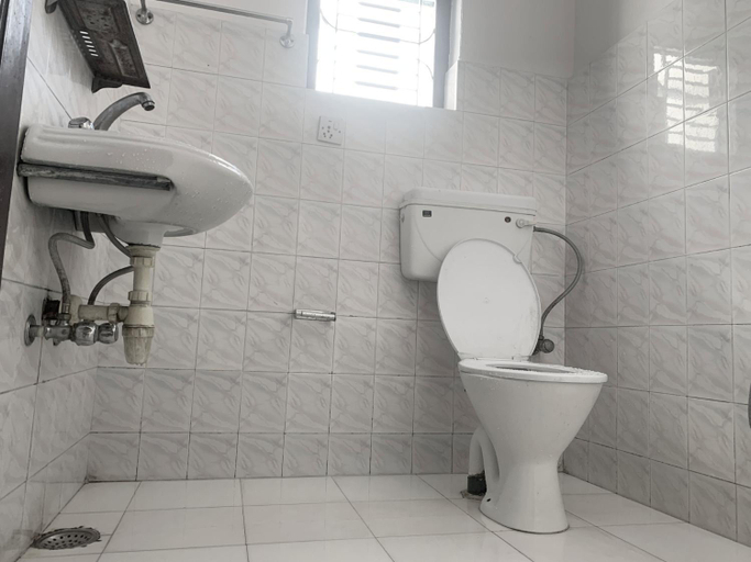 Bathroom 4, Hotel Peace Ganga Inn, Gandaki