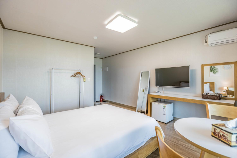 Bedroom, Nadia Jeju, Jeju