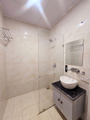 Bathroom 5, Shyam palace inn, Mathura