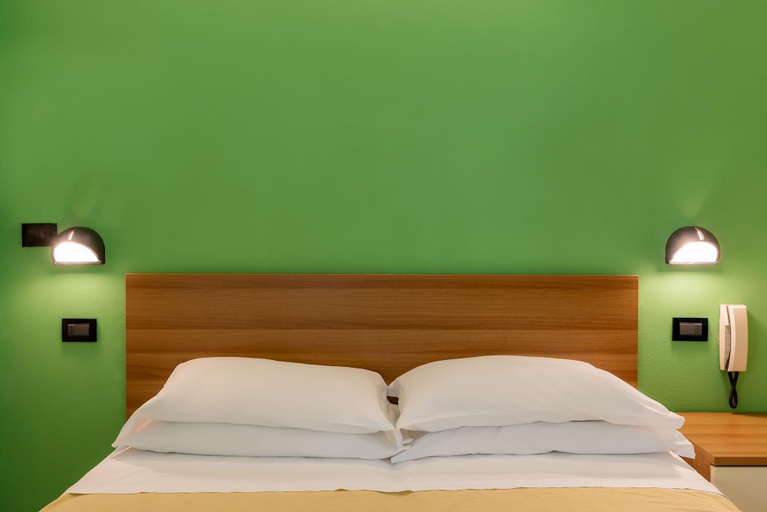 Bedroom 4, Hotel Berna, Rimini