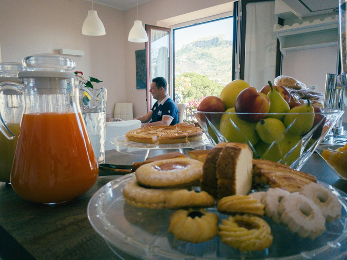 Food & Drinks 5, B&B Joan's Heritage, Messina