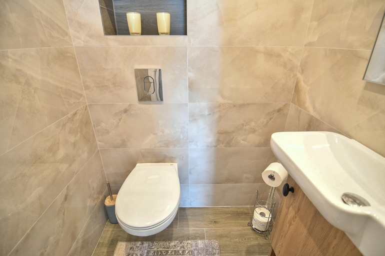 Bathroom 3, Chaika 203, Varna