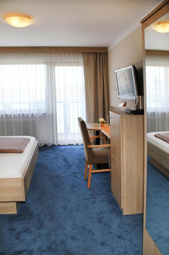 Bedroom 3, Pension- Hotel Maximilian, Passau