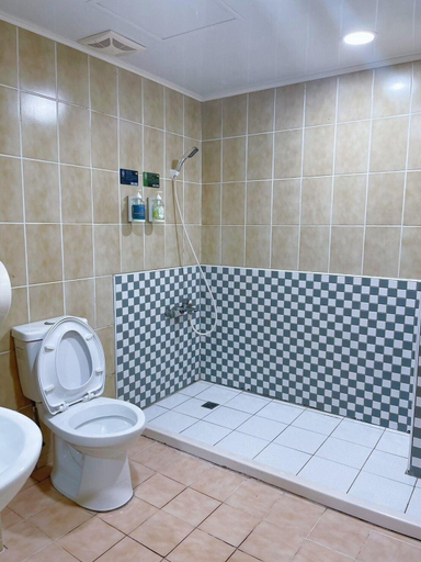 Bathroom 5, A22 Wei Lu Hotel, Taoyuan