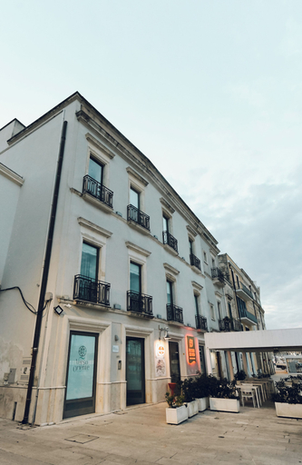 Exterior & Views 2, Verso Oriente, Brindisi