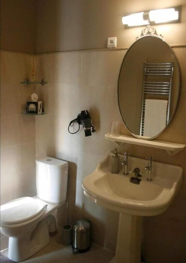 Bathroom 4, Kathome, Nord