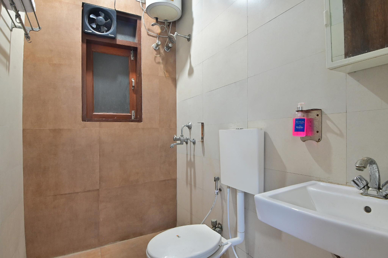 Bathroom, Hotel The York, Gautam Buddha Nagar
