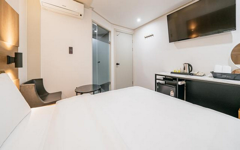 Bedroom 16
