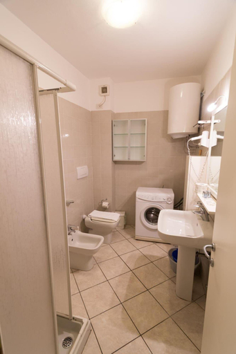 Bathroom 4, Baia Blu Rta, La Spezia
