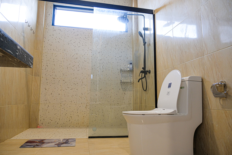 Bathroom 5, Odetta Villa Puncak - Kolam Renang Private, Bogor