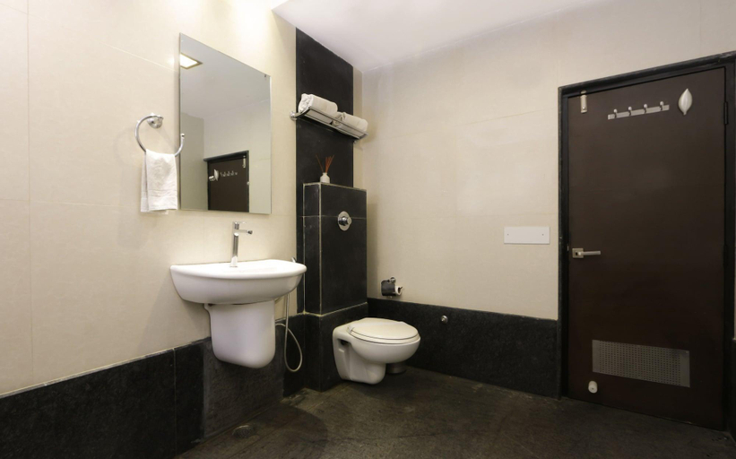 Bathroom 4, iStay Hotels Rajajinagar by OTHPL, Bangalore