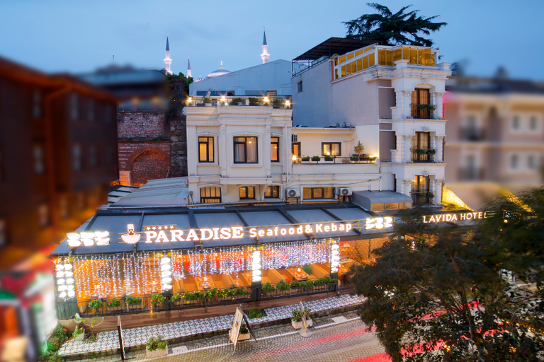 Exterior & Views