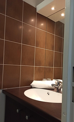 Bathroom, Ra Sidence Ha Telia Re Des Ondes, Haute-Garonne