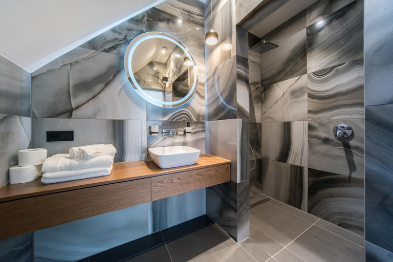 Bathroom 2, Kameralny, Zielona