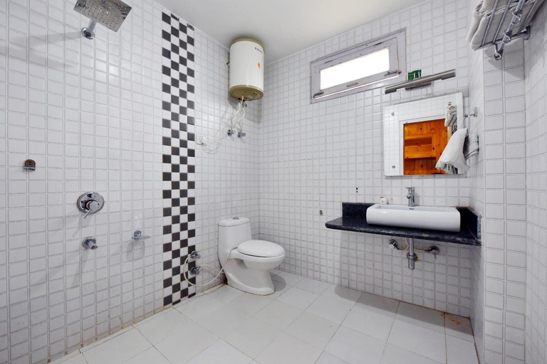 Bathroom 4, Hotel Mai Vrindavan, Kullu
