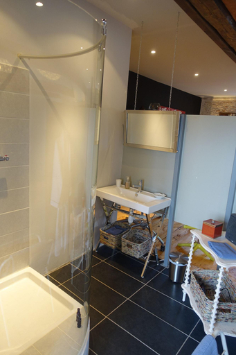 Bathroom 4, Impasse Du Boeuf, Tarn