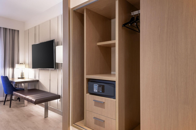 Bedroom 3, Ac Hotel By Marriott Saint-julien-en-genevois, Haute-Savoie