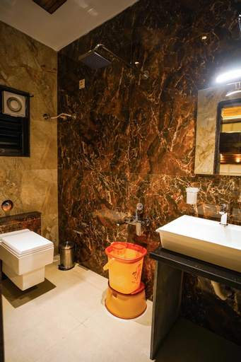 Bathroom 10