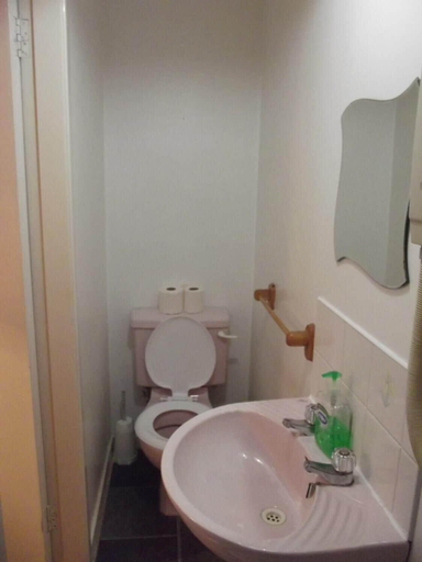 Bathroom 3, Thistle Inn, Dumfries and Galloway