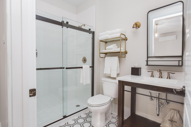 Bathroom 4, Hancock House, Jefferson