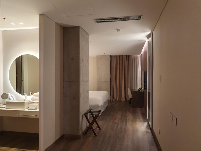 Others 4, Hotel Del Bono Central, Capital
