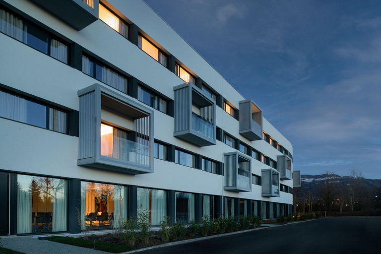 Exterior & Views