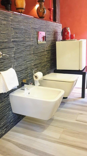 Bathroom 5, The Queen Tower, Brescia