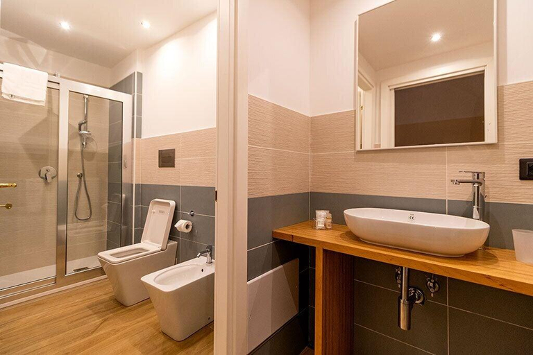 Bathroom 4, Siculis, Catania