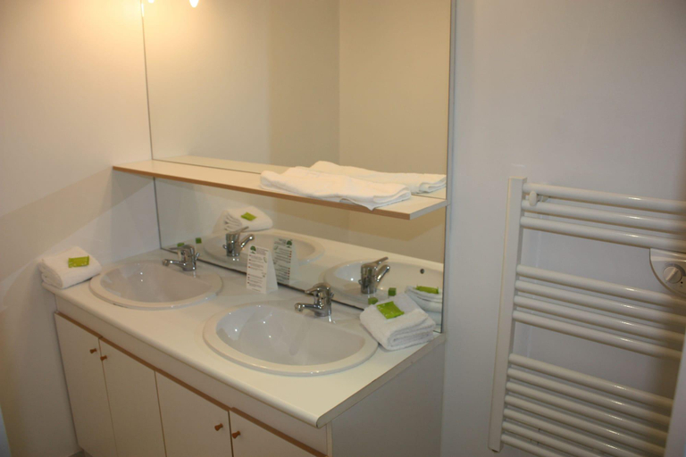 Bathroom 5, Ra Sid Spa Loire Sa Vre, Loire-Atlantique
