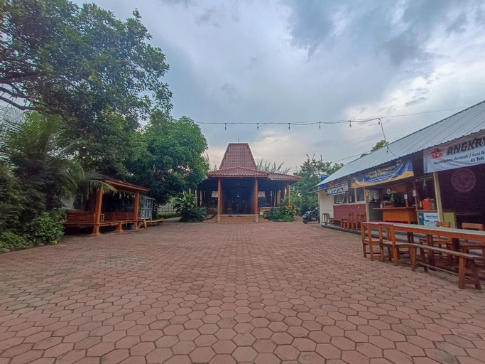 Exterior & Views 2, RedDoorz near Candi Prambanan 2, Sleman