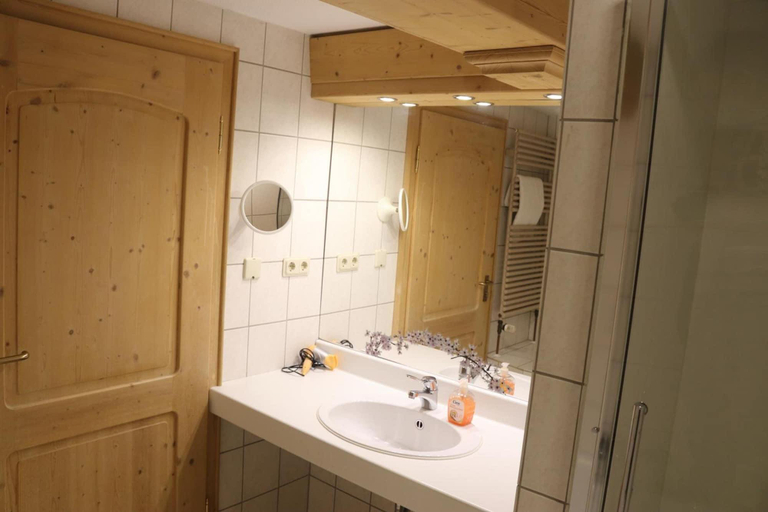 Bathroom 5, Hotel-Restaurant Johanneshof Wagner UG, Hersfeld-Rotenburg