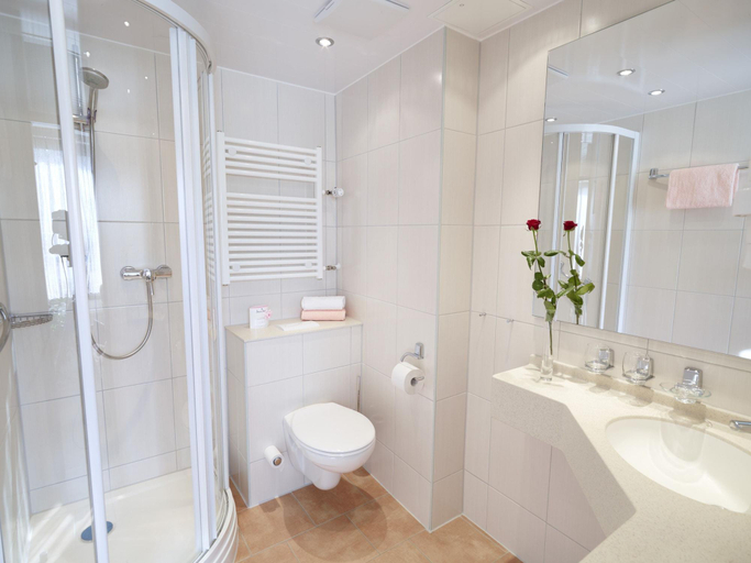 Bathroom 4, Hotel Haus Kylltal, Eifelkreis Bitburg-Prüm