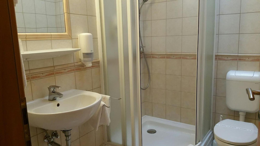 Bathroom 4, Vadászkürt Panzió, Sopron-Fertőd