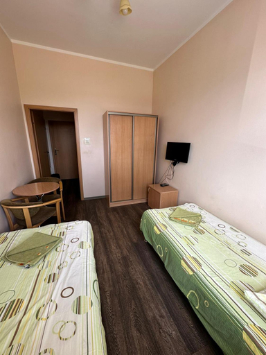 Others 5, Hostel na Fali, Goleniów