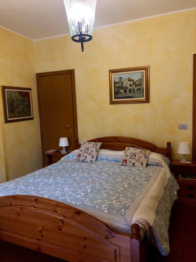 Bedroom 2, The Queen Tower, Brescia