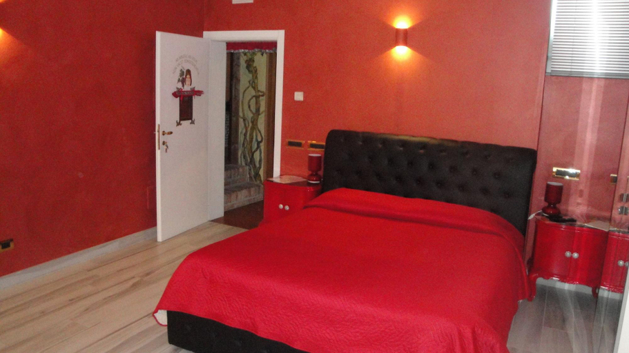 Bedroom 4, The Queen Tower, Brescia