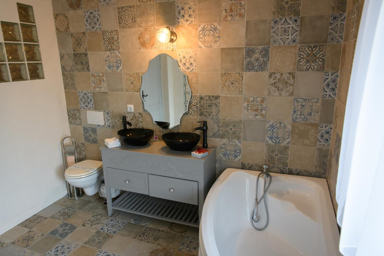 Bathroom 2, Hotel Vegas Negreni, Ciucea